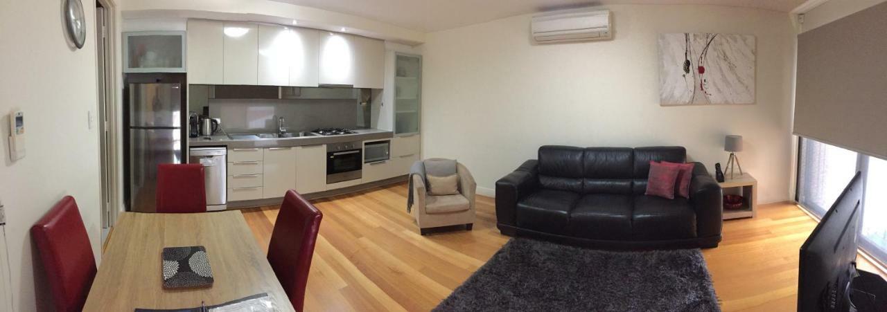 Parklane Apartment *